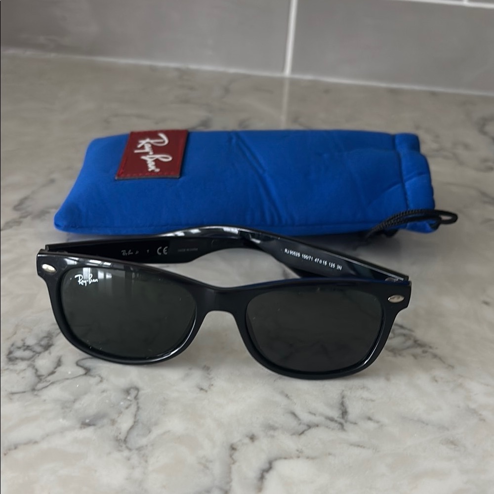 Ray-Ban Classic Black Sunglasses with Bold Blue Pouch